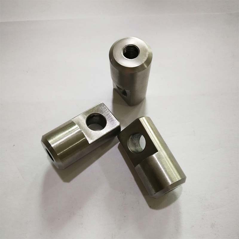 Conector de tip Clevis I