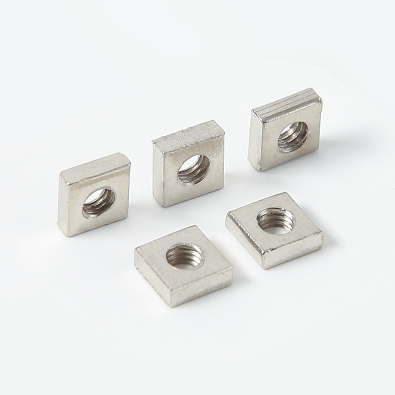 Piuliță cu cap pătrat