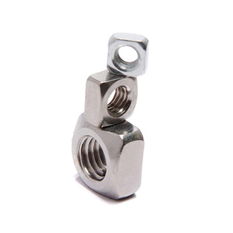 Nuci pătrate pe margine