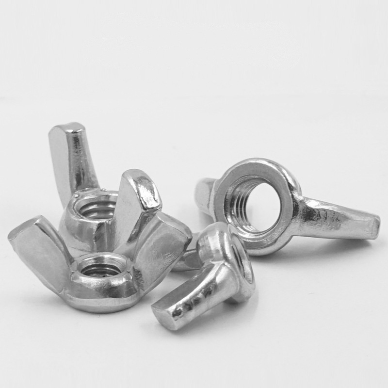 Nuci cu aripi Forma rotundă a aripilor